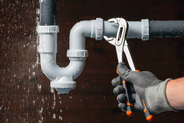 Professional Gas Line Repair technician working in Murdock, NE